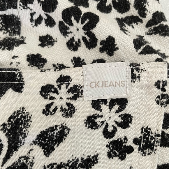 Calvin Klein Jeans. Women’s black and white floral print cotton Capri size 10 - Picture 5 of 5